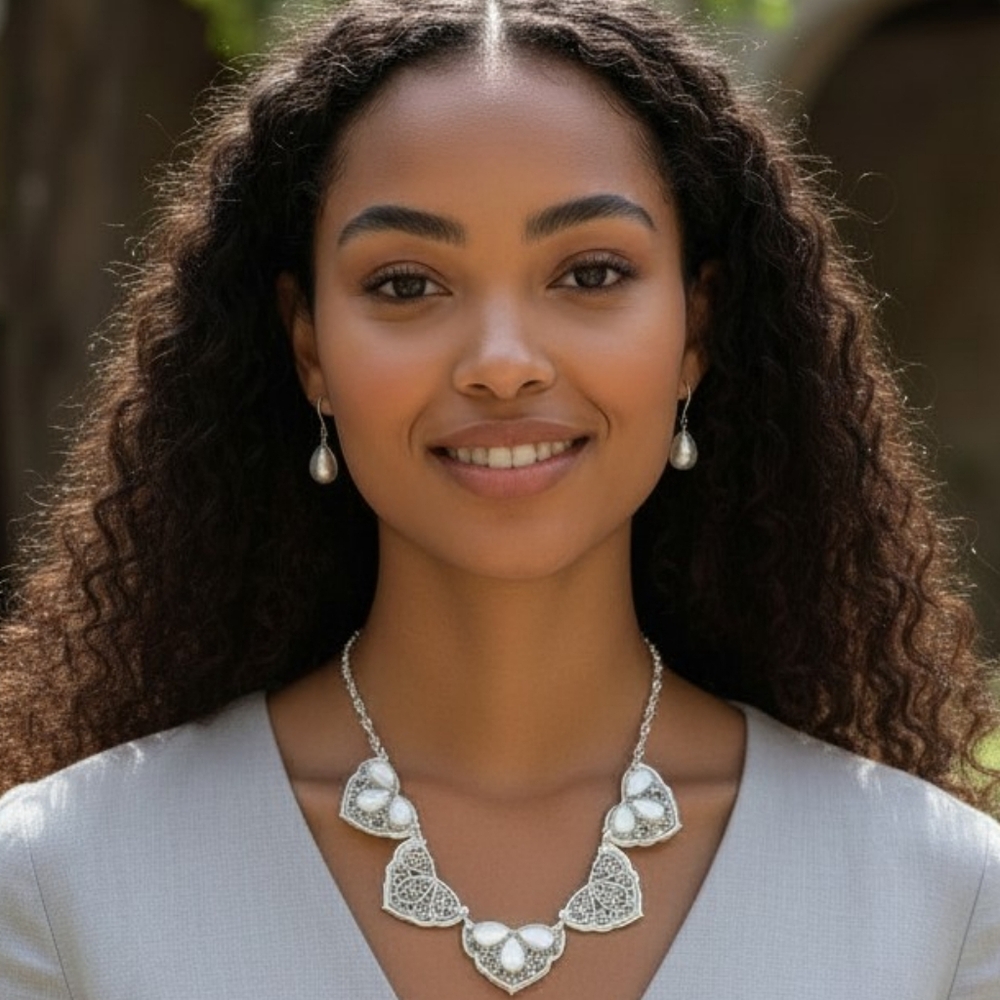 💜3/$25 Beautiful Silver Filigree Cat's Eye Necklace And Earring Set
